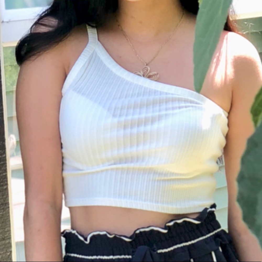 Asymmetric crop top Zara